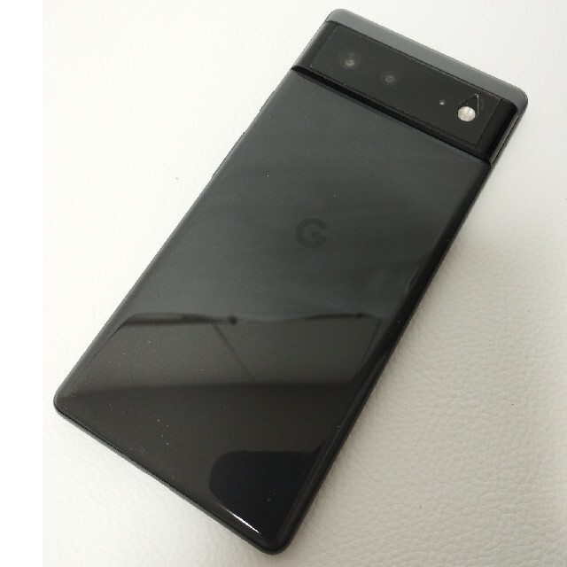 Google(グーグル)の美品 Google pixel 6 シムフリー 128GB 黒　おまけ付 スマホ/家電/カメラのスマートフォン/携帯電話(スマートフォン本体)の商品写真