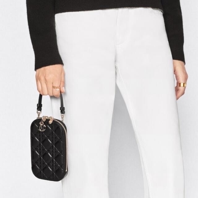 Dior(ディオール)のLady Dior フォンホルダー カナージュ ラムスキン レディースのバッグ(ショルダーバッグ)の商品写真