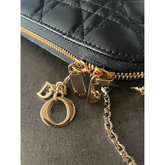 Dior(ディオール)のLady Dior フォンホルダー カナージュ ラムスキン レディースのバッグ(ショルダーバッグ)の商品写真