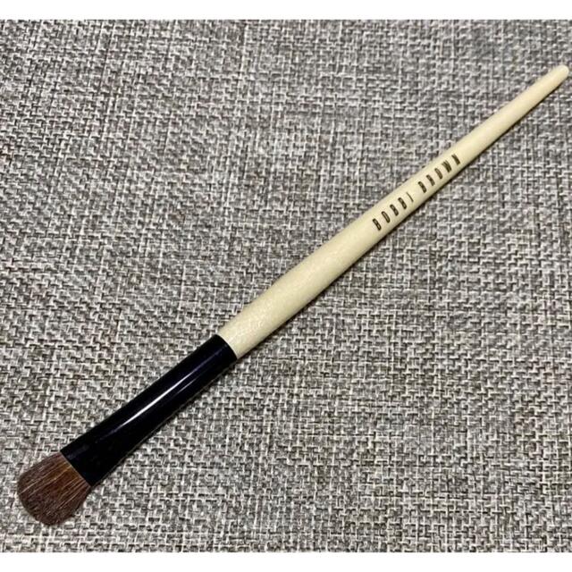 BOBBI BROWN(ボビイブラウン)のボビイブラウンアイシャドウブラシ コスメ/美容のメイク道具/ケアグッズ(ブラシ・チップ)の商品写真