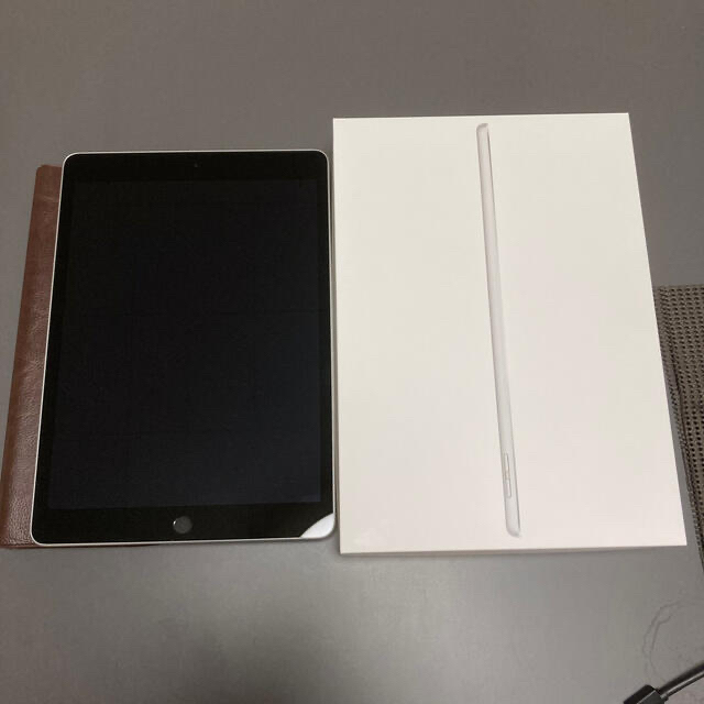 iPad 第9世代　wi-fi 64GB　シルバー　美品