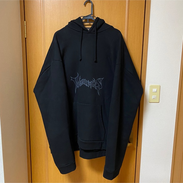 VETEMENTS black metal logo hoodie 98000円 メンズ トップス パーカー