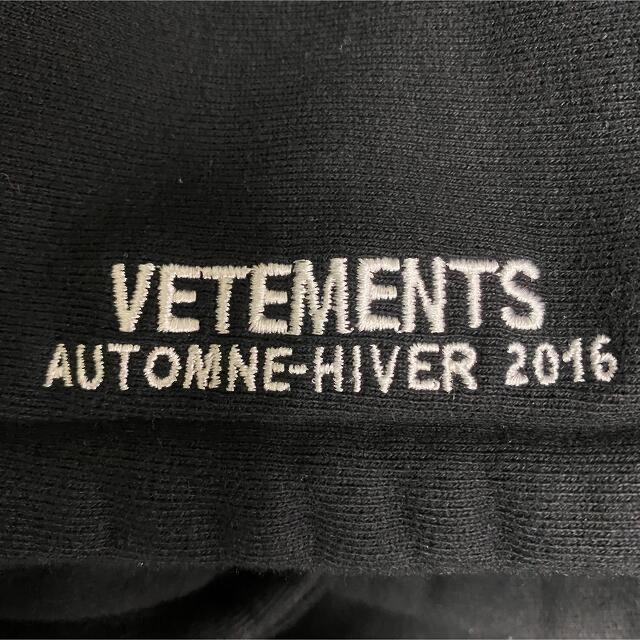 Balenciaga(バレンシアガ)のVETEMENTS black metal logo hoodie メンズのトップス(パーカー)の商品写真