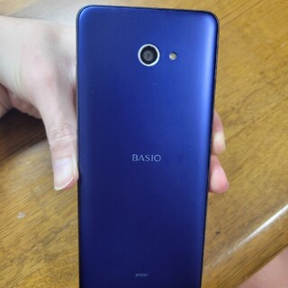 BASIO ブルー　KYV47