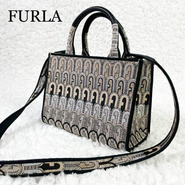 Furla(フルラ)の【極美品】フルラ　ハンドバッグ　オポチュニティミニトート　2way　ロゴ総柄 レディースのバッグ(ハンドバッグ)の商品写真