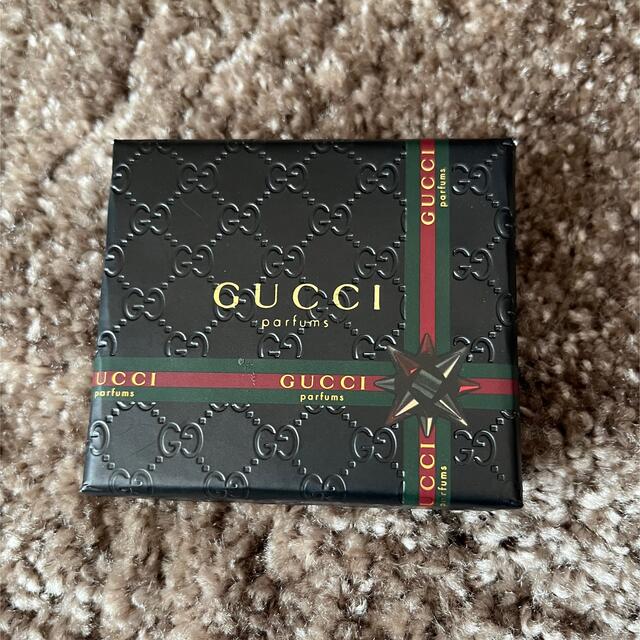 Gucci(グッチ)のグッチ　ノベルティ　コンパクトミラー エンタメ/ホビーのコレクション(ノベルティグッズ)の商品写真