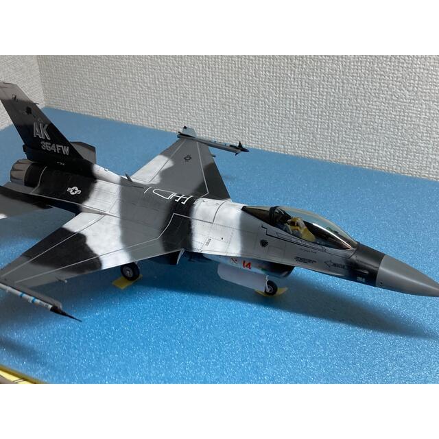 戦闘機　プラモデル　完成品　タミヤ　1/48 F16 アグレッサー