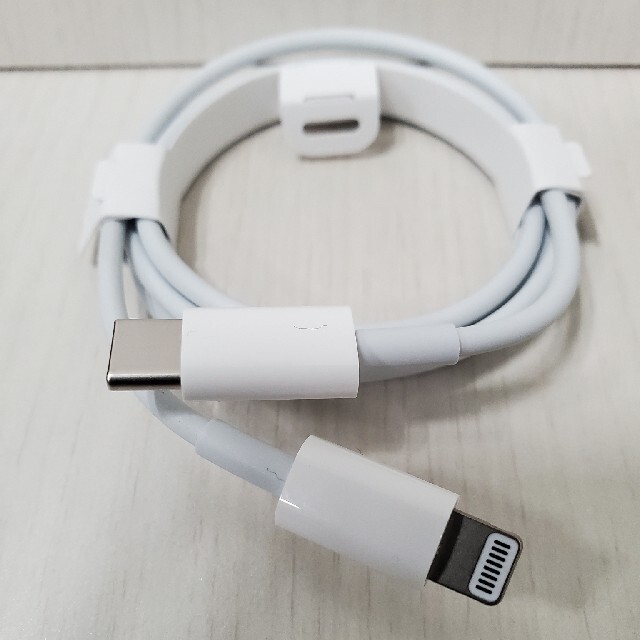 ゆうりんた様専用　iPhone 純正 ライトニングケーブル　USB-C 付属品 スマホ/家電/カメラのスマートフォン/携帯電話(バッテリー/充電器)の商品写真