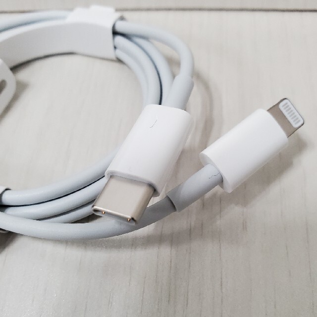 ゆうりんた様専用　iPhone 純正 ライトニングケーブル　USB-C 付属品 スマホ/家電/カメラのスマートフォン/携帯電話(バッテリー/充電器)の商品写真