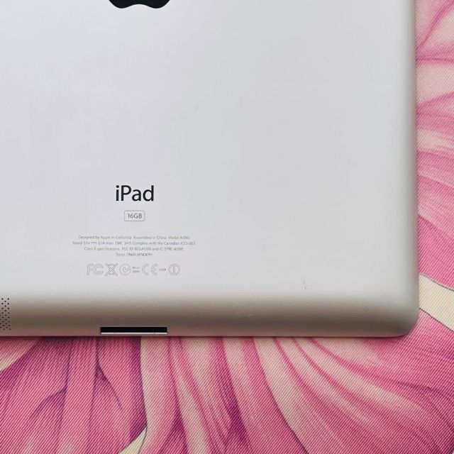 ⑨Apple iPad2 16GB Model A1395 ホワイト Wi-Fi