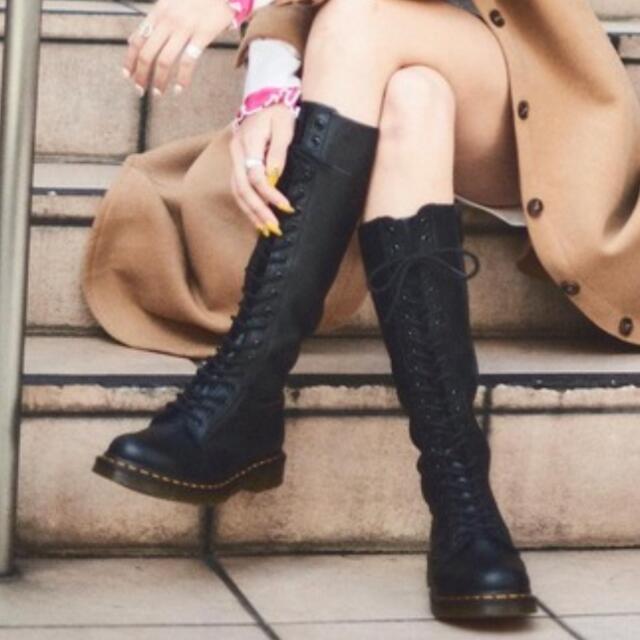dr.martens 20ホール プチプラ 8160円 www.gold-and-wood.com