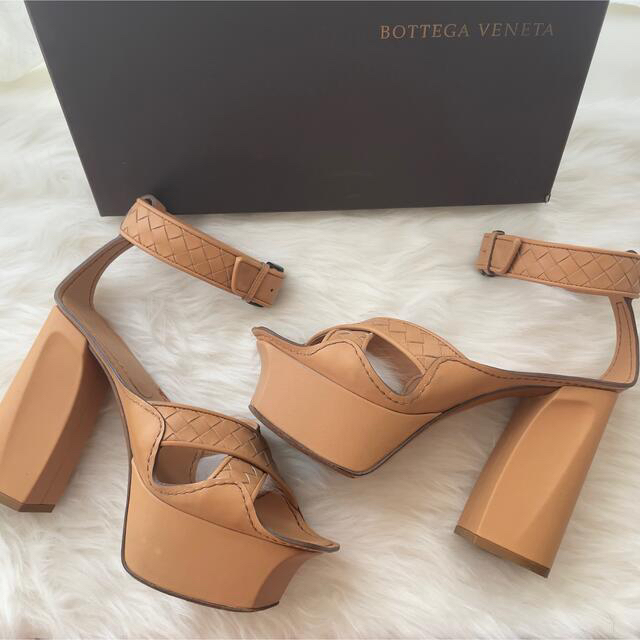 Bottega Veneta(ボッテガヴェネタ)のBOTTEGA VENETA チャンキーヒール サンダル 37 イントレチャート レディースの靴/シューズ(サンダル)の商品写真