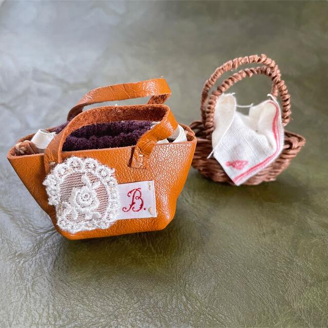 Takara Tomy(タカラトミー)のドール　ミニチュア　blythe 本革&カゴバッグ2点セット　ブライス　リカ ハンドメイドのおもちゃ(ミニチュア)の商品写真