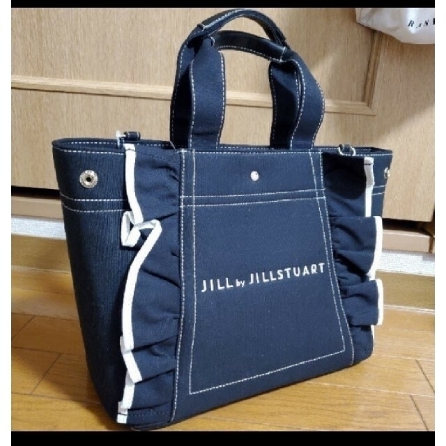JILL by JILLSTUART(ジルバイジルスチュアート)のJILLbyJILLSTUART フリルキャンバストート(大) レディースのバッグ(トートバッグ)の商品写真