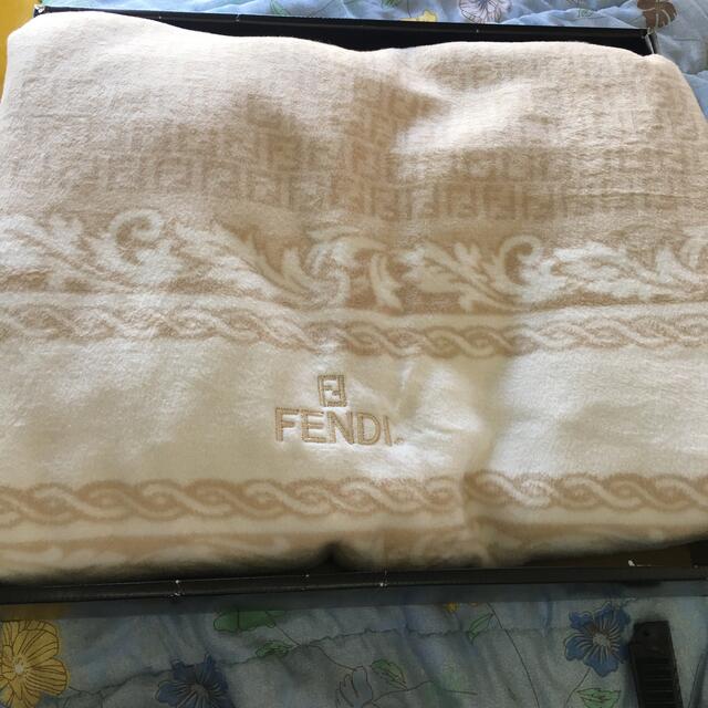 FENDI(フェンディ)のFENDI 毛布 インテリア/住まい/日用品の寝具(毛布)の商品写真