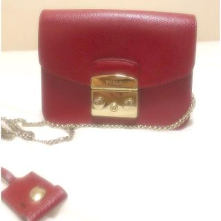 フルラ(Furla)の美品　FURLA フルラ メトロポリス　赤(ショルダーバッグ)