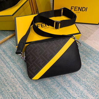 Fendi ショルダーバッグ メンズ bckediri.beacukai.go.id