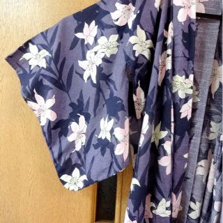 ユニクロ(UNIQLO)のユニクロ浴衣 肌襦袢 腰紐セット 洗濯アイロン済み 花柄 紺色(浴衣)