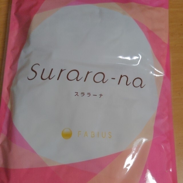 クロジル　KUROJIRU 30包✕2ヶ月分＋着圧ソックス　スララーナ コスメ/美容のダイエット(ダイエット食品)の商品写真