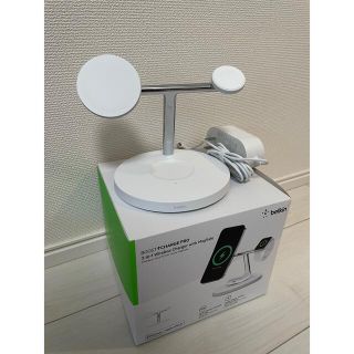 アイフォーン(iPhone)のbelkin 3-in-1 wireless charger magsafe(バッテリー/充電器)