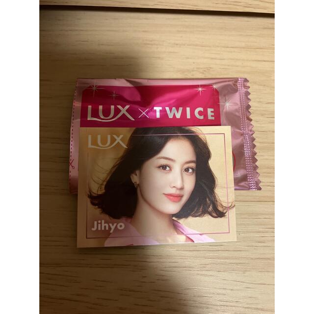 LUX×TWICE    ステッカー　　ジヒョ エンタメ/ホビーのCD(K-POP/アジア)の商品写真