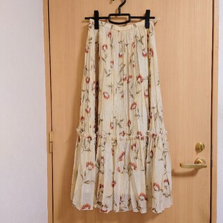 新品！フリルが可愛い❤サラッと涼しい 花柄ロングスカート(ロングスカート)