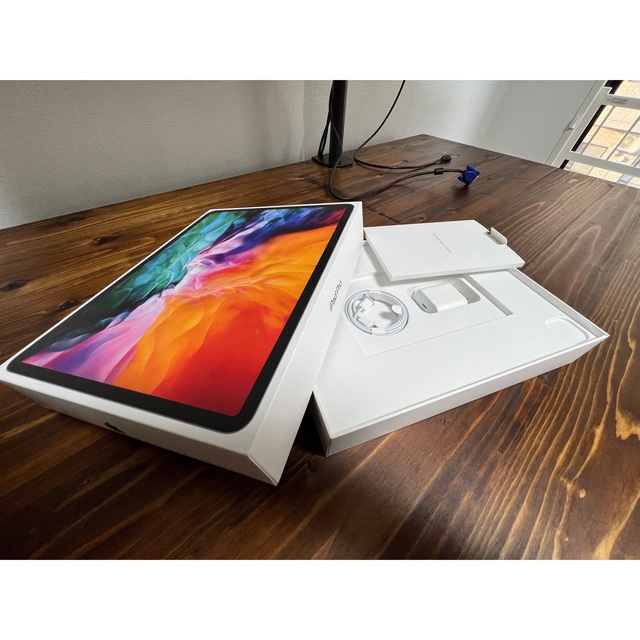 Apple(アップル)の【最終値下】12.9インチiPad Pro Wi-Fi 256GB （第4世代） スマホ/家電/カメラのPC/タブレット(タブレット)の商品写真