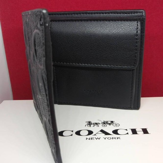 COACH(コーチ)のCOACH高級感有りコーチ小銭入れ有りブラックエンボスシグネチャーコンパクト財布 メンズのファッション小物(折り財布)の商品写真