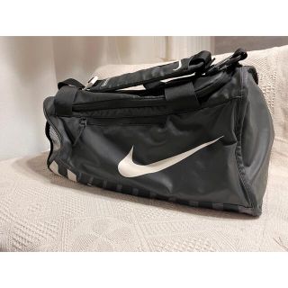 ナイキ(NIKE)の※美品《ナイキ スポーツバッグ ボストンバッグ ブラック》(スポーツ)