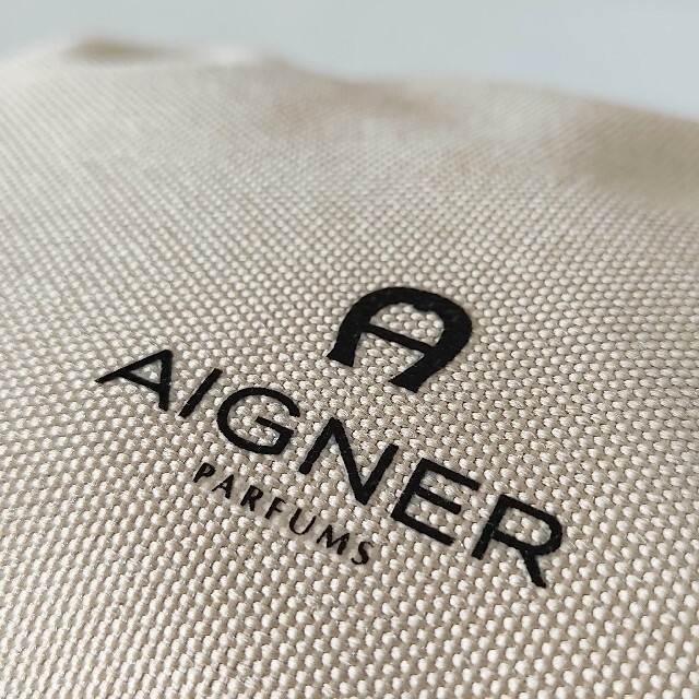 AIGNER(アイグナー)のアイグナーAIGNERポーチ(高さ11/幅18/マチ5cm)ベージュ レディースのファッション小物(ポーチ)の商品写真