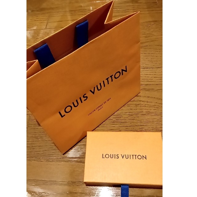 LOUIS VUITTON(ルイヴィトン)のヴィトン　箱、紙袋 レディースのバッグ(ショップ袋)の商品写真