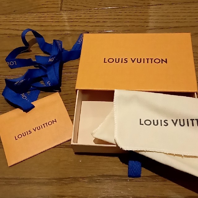 LOUIS VUITTON(ルイヴィトン)のヴィトン　箱、紙袋 レディースのバッグ(ショップ袋)の商品写真