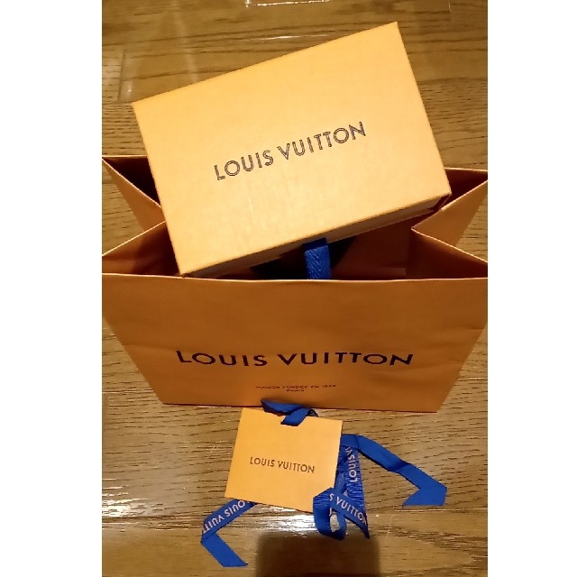 LOUIS VUITTON(ルイヴィトン)のヴィトン　箱、紙袋 レディースのバッグ(ショップ袋)の商品写真