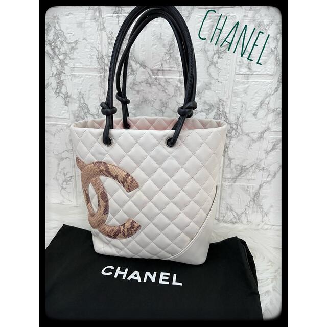 CHANEL(シャネル)の✨シャネル✨パイソンカンボンライントート【正規品・美品】 レディースのバッグ(トートバッグ)の商品写真