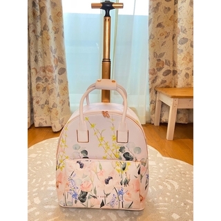 テッドベイカー(TED BAKER)の3万円❣️Ted Bakerテッドベイカー🇬🇧花柄可愛い💐旅行キャリーバッグ(スーツケース/キャリーバッグ)