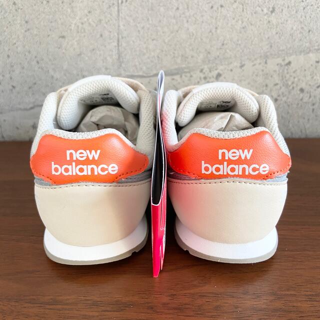 New Balance(ニューバランス)の【新品】15.5センチ ベージュ×オレンジ ニューバランス スニーカー キッズ キッズ/ベビー/マタニティのキッズ靴/シューズ(15cm~)(スニーカー)の商品写真
