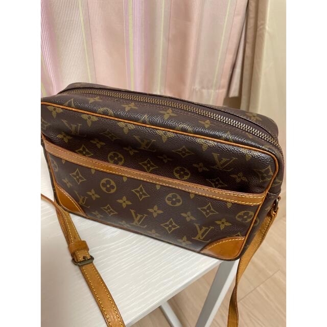 Louis Vuitton ショルダーバッグ