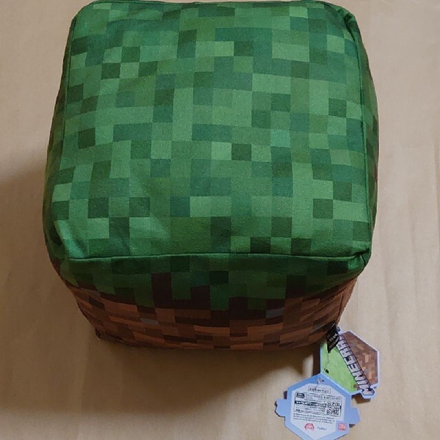 マインクラフト  BIGぬいぐるみ  草ブロック エンタメ/ホビーのおもちゃ/ぬいぐるみ(ぬいぐるみ)の商品写真