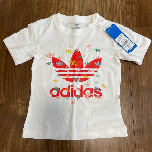 adidas(アディダス)のadidas 半袖Tシャツ　90 キッズ/ベビー/マタニティのキッズ服男の子用(90cm~)(Tシャツ/カットソー)の商品写真