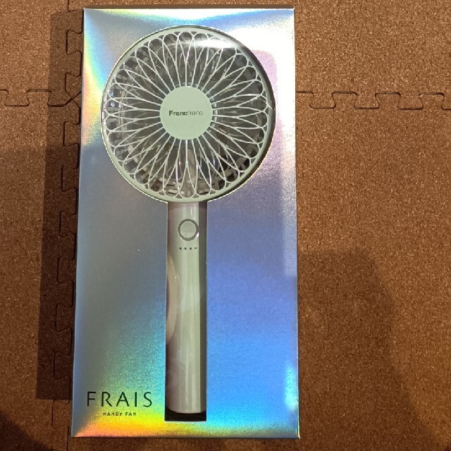 Francfranc(フランフラン)のFrancfranc　フレ　ハンディファン　2022.8購入　オーロラホワイト スマホ/家電/カメラの冷暖房/空調(扇風機)の商品写真