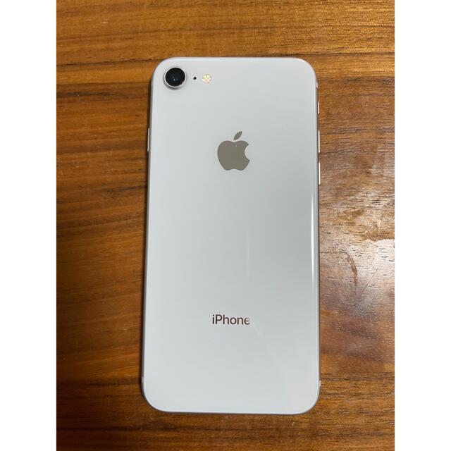iPhone(アイフォーン)のiphone8 白　64gb simフリー スマホ/家電/カメラのスマートフォン/携帯電話(スマートフォン本体)の商品写真
