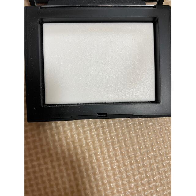 NARS(ナーズ)のNARS ライトリフレクティングセッティングパウダー　プレストN コスメ/美容のベースメイク/化粧品(フェイスパウダー)の商品写真