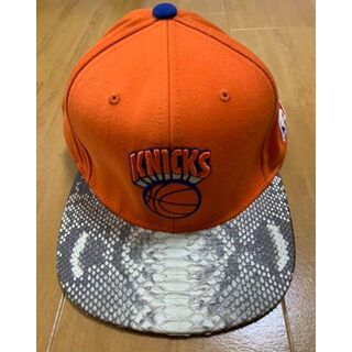 ミッチェルアンドネス(MITCHELL & NESS)の希少 Reventon M&N Knicks Python Custom Cap(キャップ)