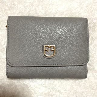 フルラ(Furla)の【美品】FURLA 三つ折り財布 L字ファスナー シボ革 ゴールド金具 グレー(財布)