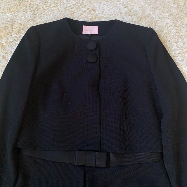 おまけ付き 東京ソワール SOIR PERLEノーカラーのリボン付アンサンブル