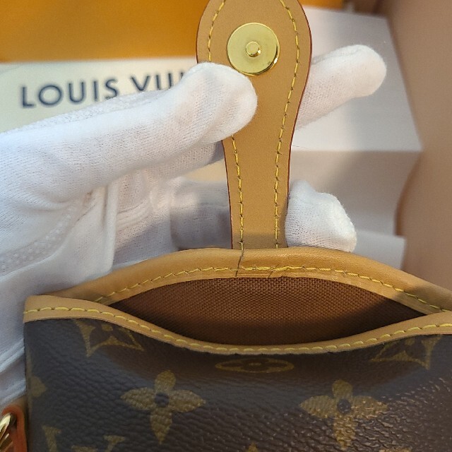 LOUIS VUITTON(ルイヴィトン)の☆美品☆ルイヴィトン フォールド ミー ポーチ ショルダーバッグ レディースのバッグ(ショルダーバッグ)の商品写真