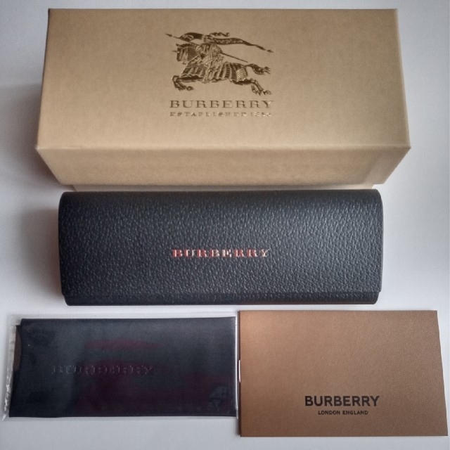 BURBERRY(バーバリー)の未使用　BURBERRY　バーバリー　メガネケース一式　眼鏡ケース メンズのファッション小物(サングラス/メガネ)の商品写真