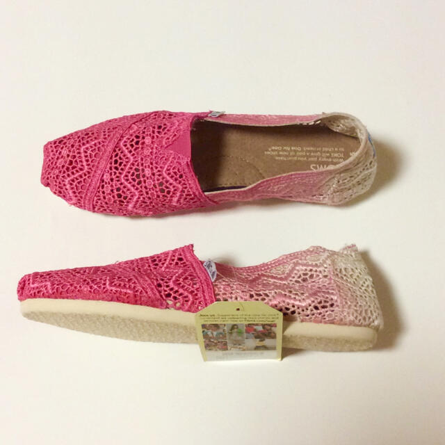 TOMS(トムズ)の新品 TOMS シーズナルクラシックス スリッポンシューズ ピンク 24.5cm レディースの靴/シューズ(スリッポン/モカシン)の商品写真