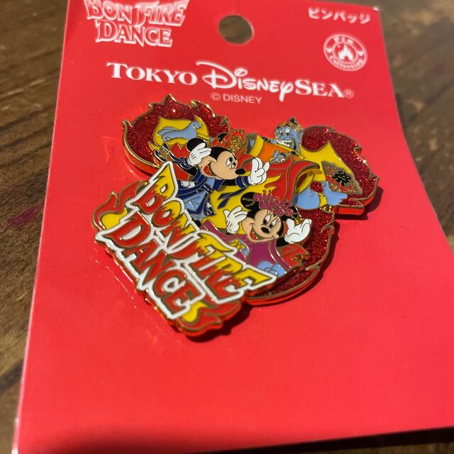 ディズニーランド　ディズニーシー　ボンファイヤーダンス　ピンバッジ エンタメ/ホビーのアニメグッズ(バッジ/ピンバッジ)の商品写真