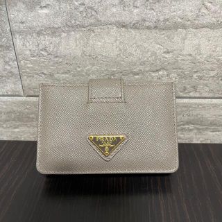 プラダ(PRADA)のPRADA カードケース　名刺入れ　グレー(パスケース/IDカードホルダー)